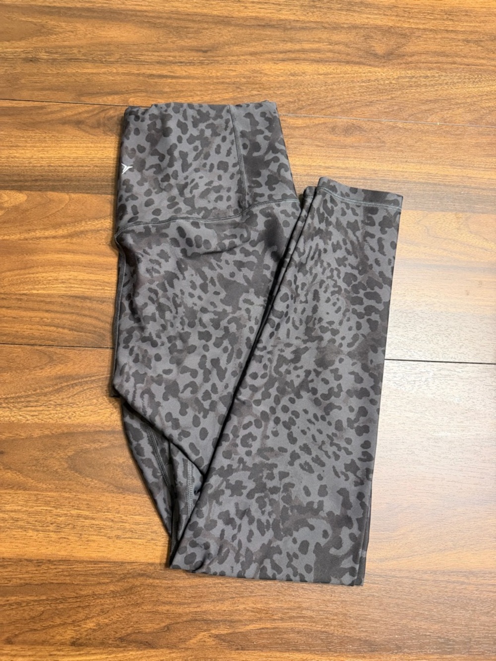 Old Navy Gray Leopard Print Active Leggings